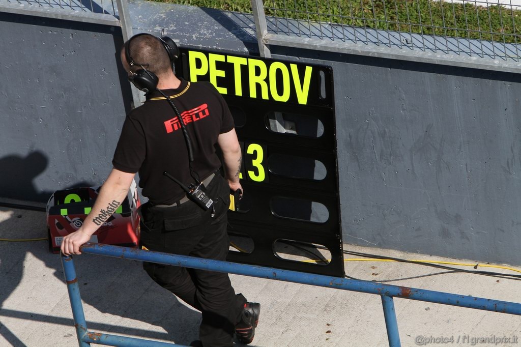Jerez Test Febbraio 2011, 10/2/2011- Staff Pirelli 