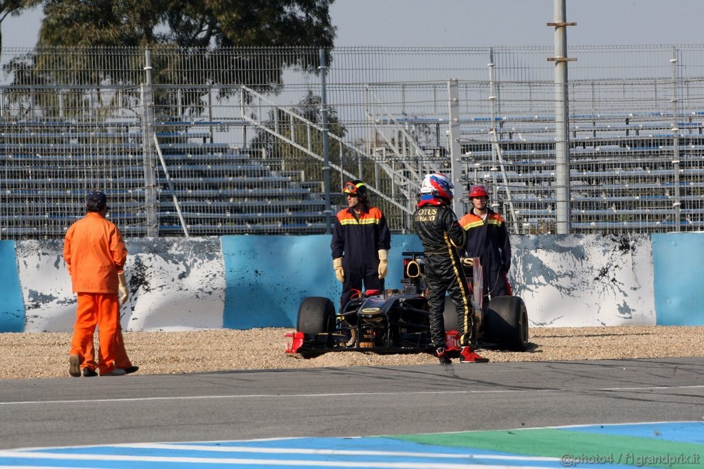 Jerez Test Febbraio 2011, 10/2/2011- Vitaly Petrov (RUS), Lotus Renault GP, R31 stopped in the track