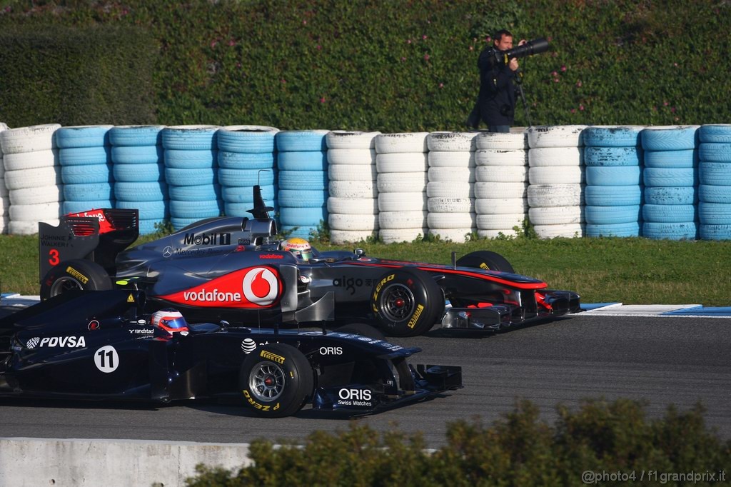 Jerez Test Febbraio 2011, 12.02.2011- Rubens Barrichello (BRA), Williams FW33 e Lewis Hamilton (GBR), McLaren  Mercedes, MP4-26 