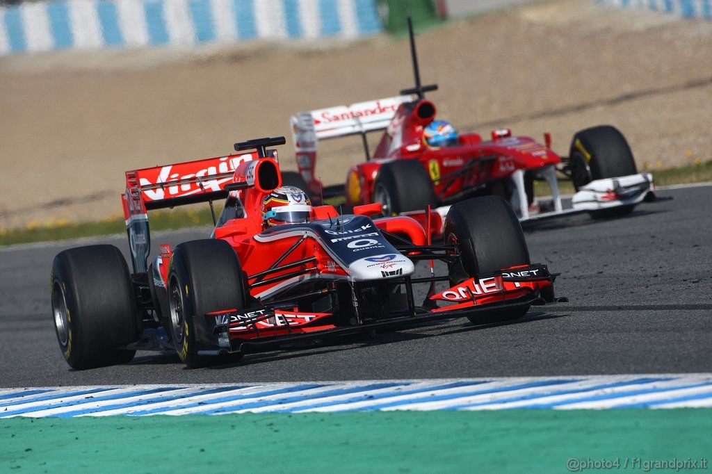 Jerez Test Febbraio 2011, 12.02.2011- Jerome D'Ambrosio (BEL), Marussia Virgin Racing VR-02 e Fernando Alonso (ESP), Ferrari, F-150 Italia 