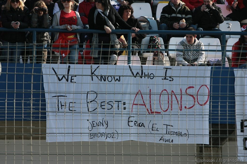 Jerez Test Febbraio 2011, 12.02.2011- Fans of Fernando Alonso (ESP), Ferrari, F-150 Italia 