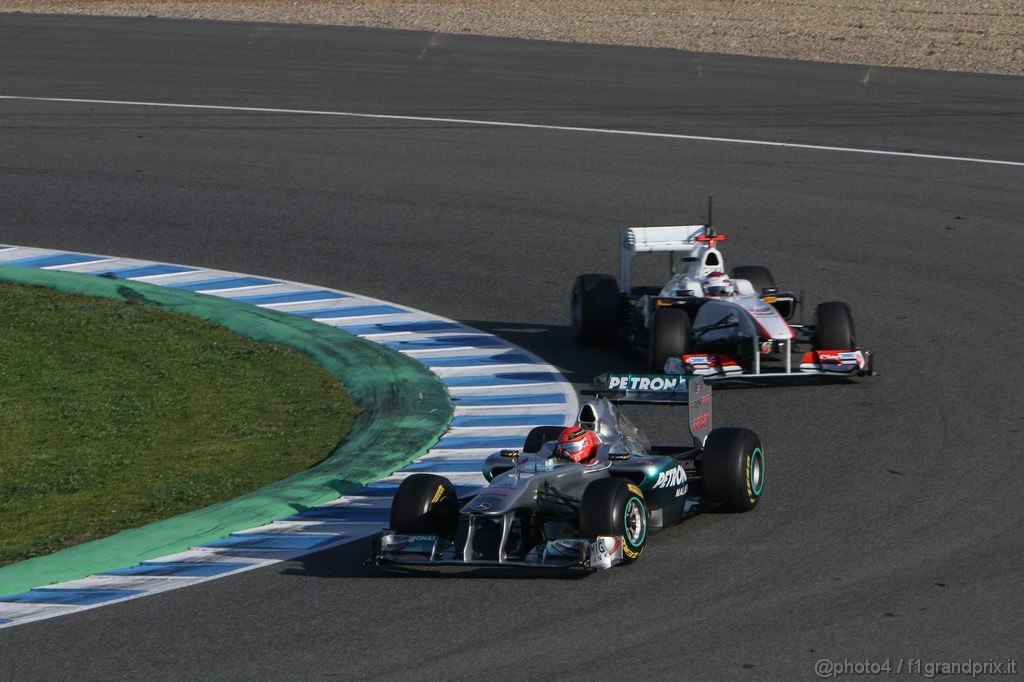 Jerez Test Febbraio 2011, 12.02.2011- Michael Schumacher (GER), Mercedes GP Petronas F1 Team, MGP W02 e Kamui Kobayashi (JAP), Sauber F1 Team C30 