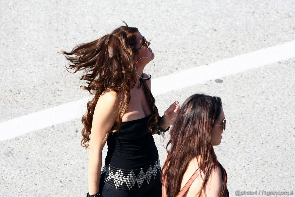 Jerez Test Febbraio 2011, 12.02.2011- Ragazzas in the paddock 