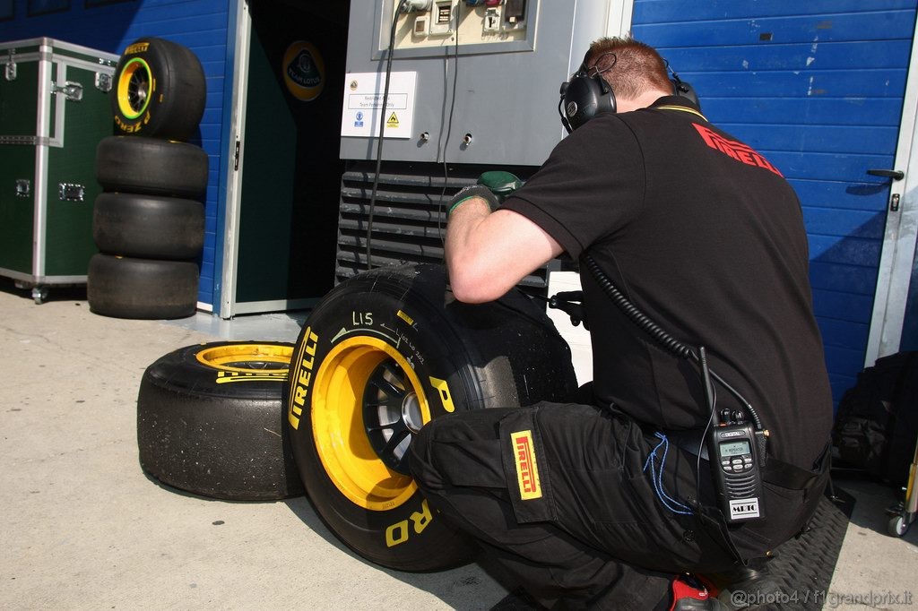 Jerez Test Febbraio 2011, 11.02.2011- Tyres Pirelli