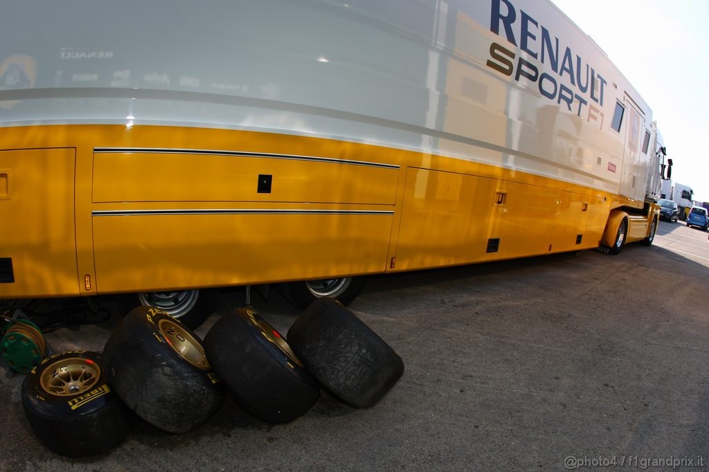 Jerez Test Febbraio 2011, 11.02.2011- Tyres Pirelli 