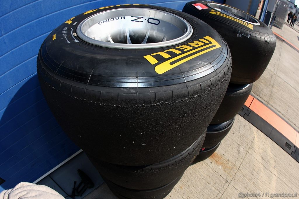 Jerez Test Febbraio 2011, 11.02.2011- Tyres Pirelli