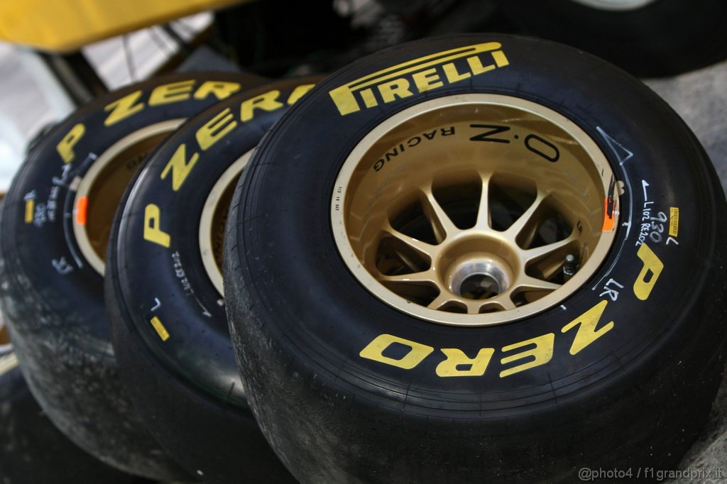 Jerez Test Febbraio 2011, 11.02.2011- Tyres Pirelli 