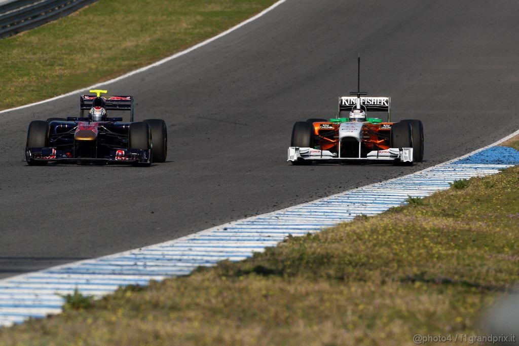 Jerez Test Febbraio 2011, 11.02.2011- Jaime Alguersuari (SPA), Scuderia Toro Rosso, STR6 e Adrian Sutil (GER), Force India F1 Team, VJM04 