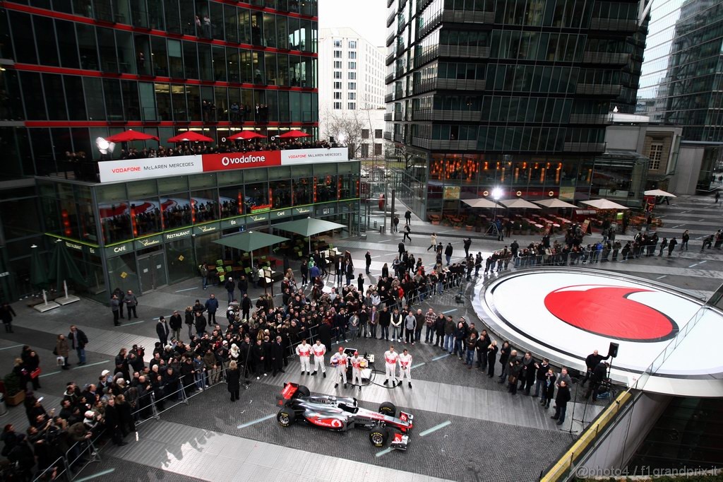 Mclaren MP4 26, 
Lewis Hamilton (GBR), McLaren Mercedes, Jenson Button (GBR), McLaren Mercedes 
