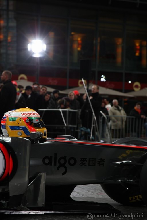 Mclaren MP4 26, 
Atmosphere - Vodafone McLaren Mercedes MP4-26 Launch