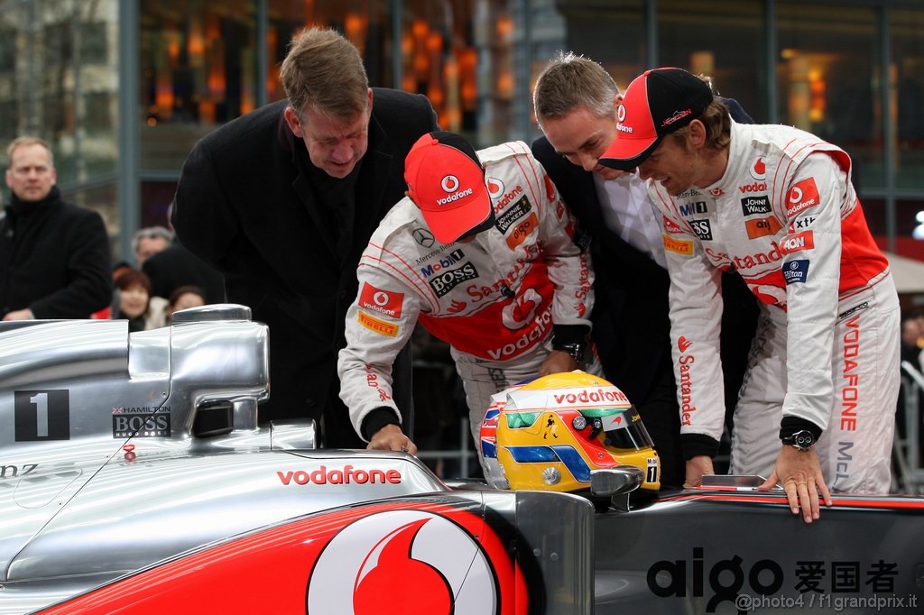 Mclaren MP4 26, 
Fritz Joussen (GER), CEO Vodafone Germany, Lewis Hamilton (GBR), McLaren Mercedes, Martin Whitmarsh (GBR), McLaren, Chief Executive Officer, Jenson Button (GBR), McLaren Mercedes 