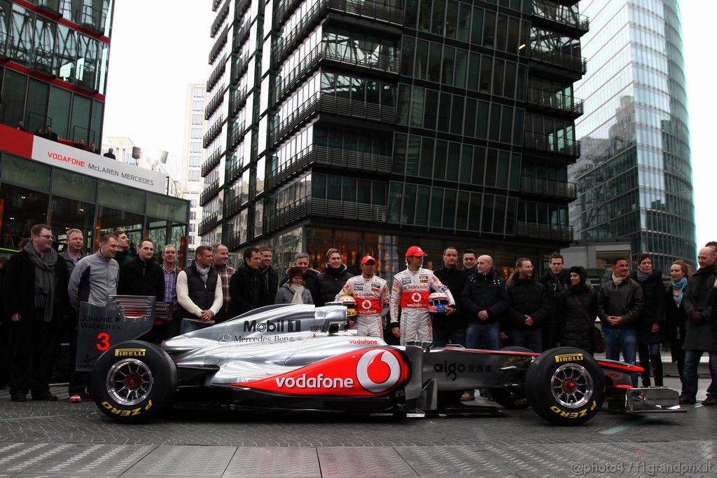 Mclaren MP4 26, 
Lewis Hamilton (GBR), McLaren Mercedes, Jenson Button (GBR), McLaren Mercedes e competition winners - Vodafone McLaren Mercedes MP4-26 Launch 