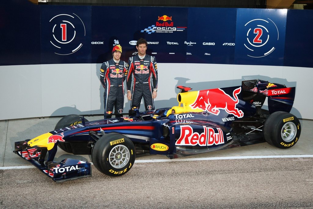 Red Bull RB7, 
Sebastian Vettel (GER), Red Bull Racing e Mark Webber (AUS), Red Bull Racing - Red Bull Racing RB7 Launch - Formula 1 World Championship 
