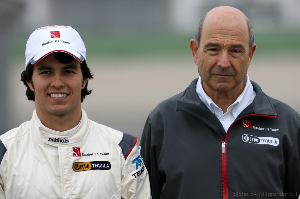 Sauber C30, 31.01.2011 Valencia, Spain, 
Sergio Perez (MEX), Sauber F1 Team e Peter Sauber (SUI), Sauber F1 Team, Team Owner - Sauber F1 Team C30 Launch - Formula 1 World Championship 