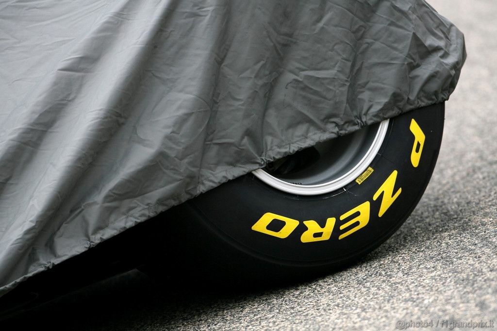 Valencia Test Febbraio 2011, 
Pirelli tyre 