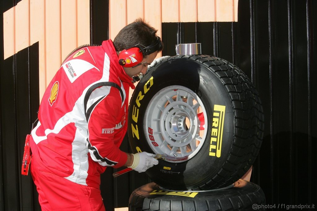 Valencia Test Febbraio 2011, Tyres Pirelli 