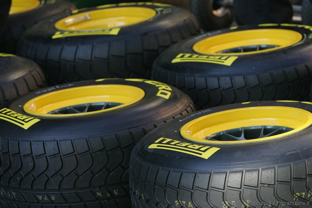 Valencia Test Febbraio 2011, Tyres Pirelli 