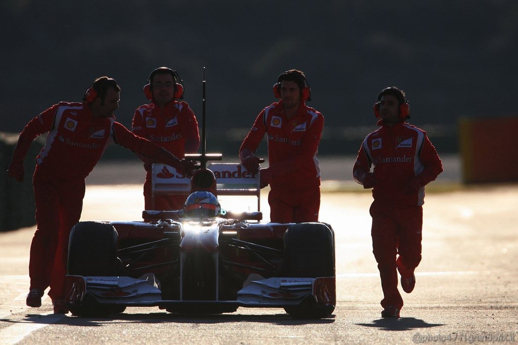 Valencia Test Febbraio 2011, 
Fernando Alonso (ESP), Ferrari stops on track at the end of the session 