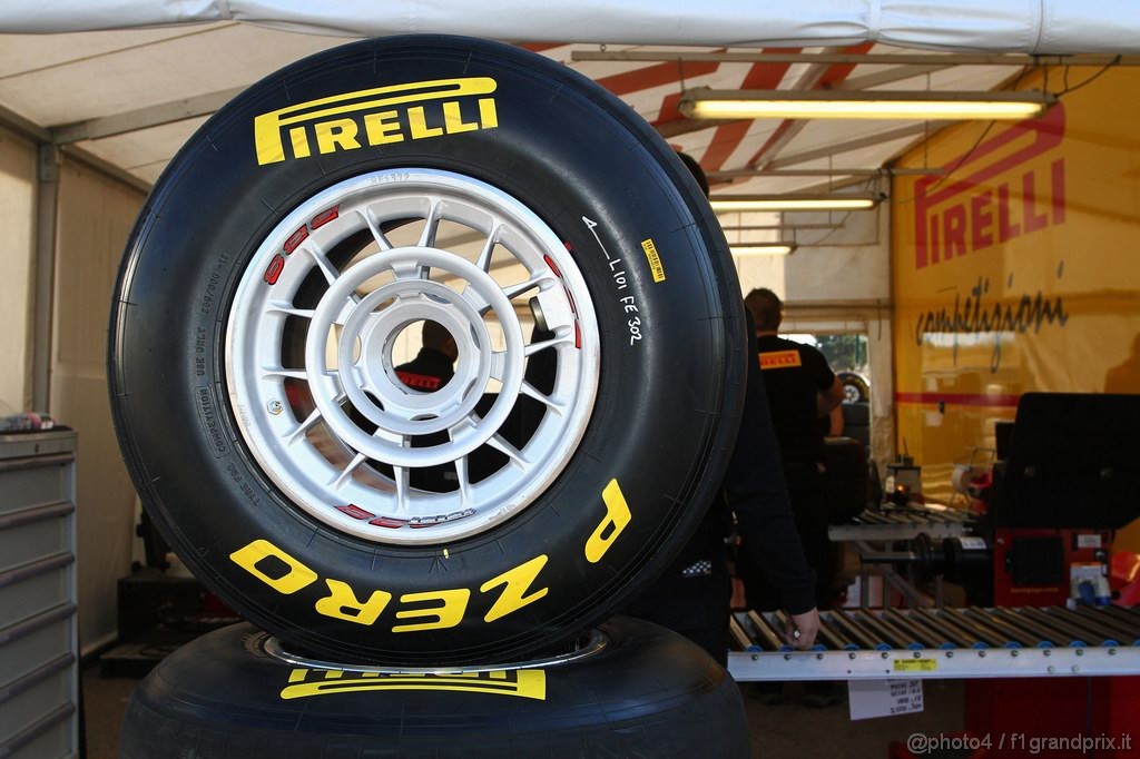 Valencia Test Febbraio 2011, 
Pirelli tyres 