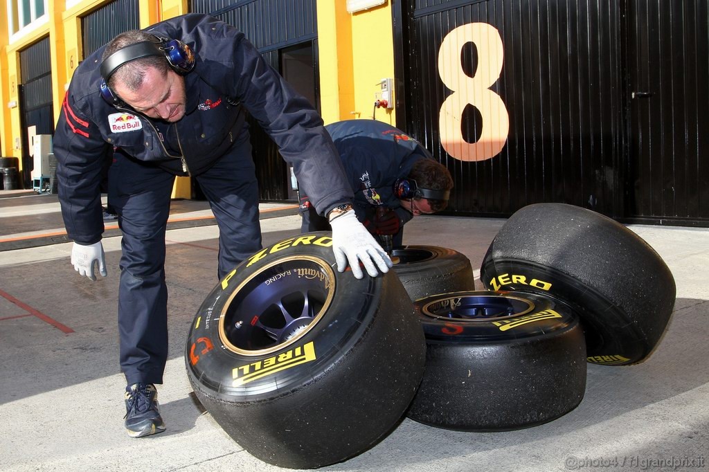Valencia Test Febbraio 2011, Tyres Pirelli 