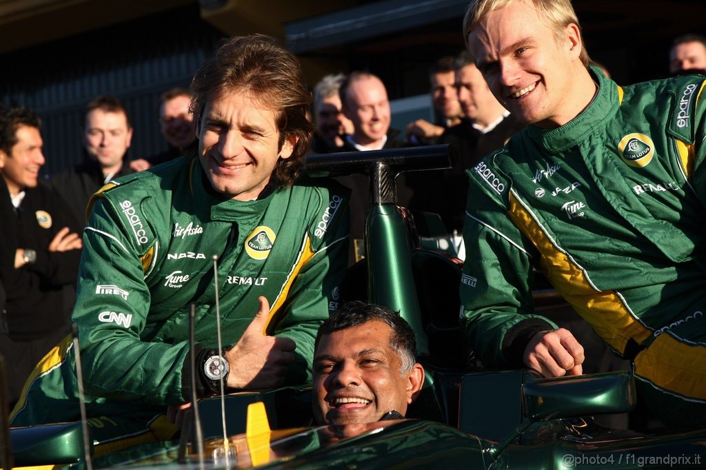 Valencia Test Febbraio 2011, 
Jarno Trulli (ITA), Team Lotus, Tony Fernandes, Team Lotus, Team Principal, Heikki Kovalainen (FIN), Team Lotus 
