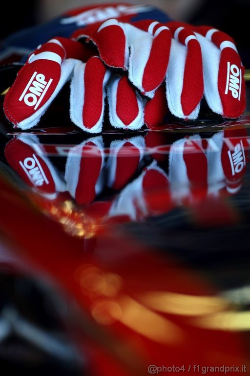 Valencia Test Febbraio 2011, 
The gloves of Sébastien Buemi (SUI), Scuderia Toro Rosso