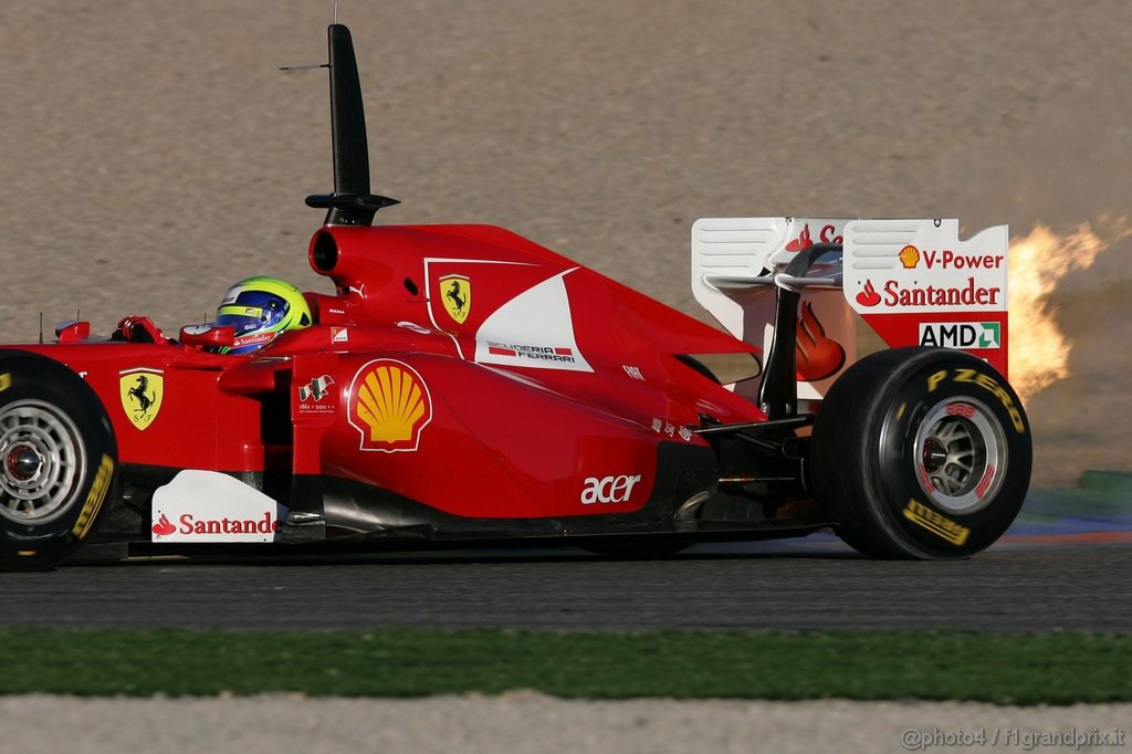 Valencia Test Febbraio 2011, 
Felipe Massa (BRA), Ferrari blows up the engine 