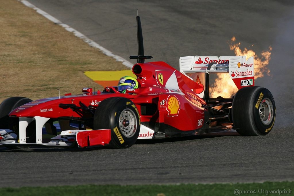 Valencia Test Febbraio 2011, 03.02.2011
Felipe Massa (BRA), Ferrari blows up the engine 