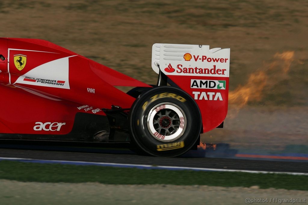 Valencia Test Febbraio 2011, 03.02.2011
Felipe Massa (BRA), Ferrari blows up the engine 