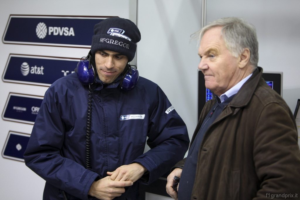 Valencia Test Febbraio 2011, 2011 Formula One Testing 
Comunitat Valenciana Ricardo Tormo Circuit, Valencia, Spain. 
2nd February 2011.
Pastor Maldonado, Williams FW32 Cosworth with Patrick Head, Engineering Director, Williams F1.
World Copyright: Glenn Dunbar/LAT Photographic 
ref: Digital Image IMG_6264