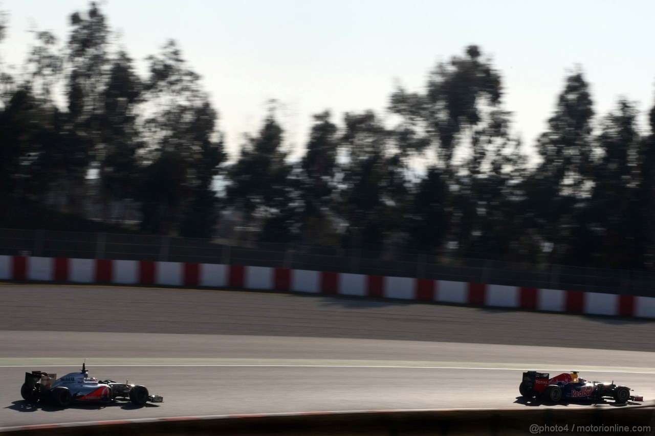 Barcelona Test Febbraio 2012, 23.02.2012, Barcelona, Spain,
Mark Webber (AUS), Red Bull Racing e Jenson Button (GBR), McLaren Mercedes   - Formula 1 Testing, day 3 - Formula 1 World Championship 