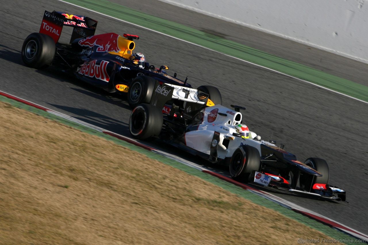 Barcelona Test Febbraio 2012, 21.02.2012, Barcelona, Spain,
Sergio Perez (MEX), Sauber F1 Team e Sebastian Vettel (GER), Red Bull Racing   - Formula 1 Testing, day 1 - Formula 1 World Championship 