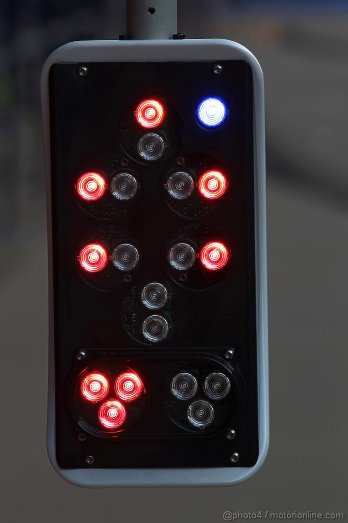 Barcelona Test Marzo 2012, 01.03.2012
McLaren pit stop light device