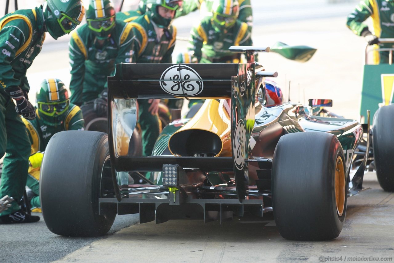 Barcelona Test Marzo 2012, 01.03.2012
Vitaly Petrov (RUS), Caterham F1 Team pit stop practice 