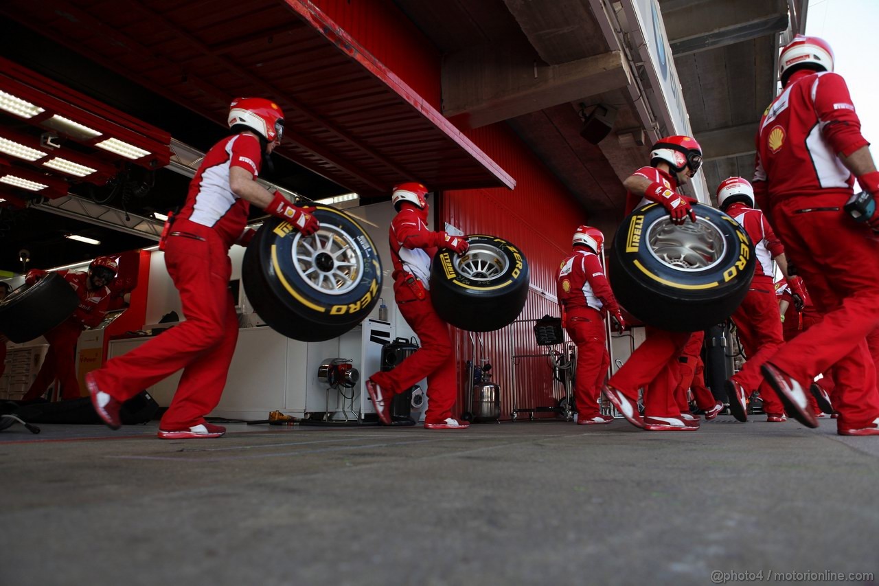 Barcelona Test Marzo 2012, 01.03.2012 
Ferrari meccanici