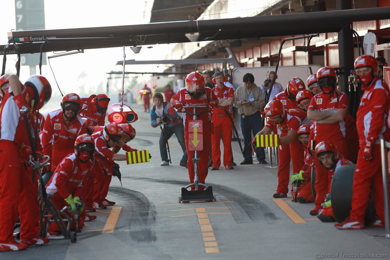 Barcelona Test Marzo 2012, 01.03.2012 
The Ferrari await Felipe Massa (BRA), Ferrari for a pit stop 