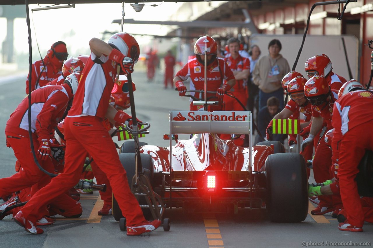 Barcelona Test Marzo 2012, 01.03.2012
Felipe Massa (BRA), Ferrari pit stop 