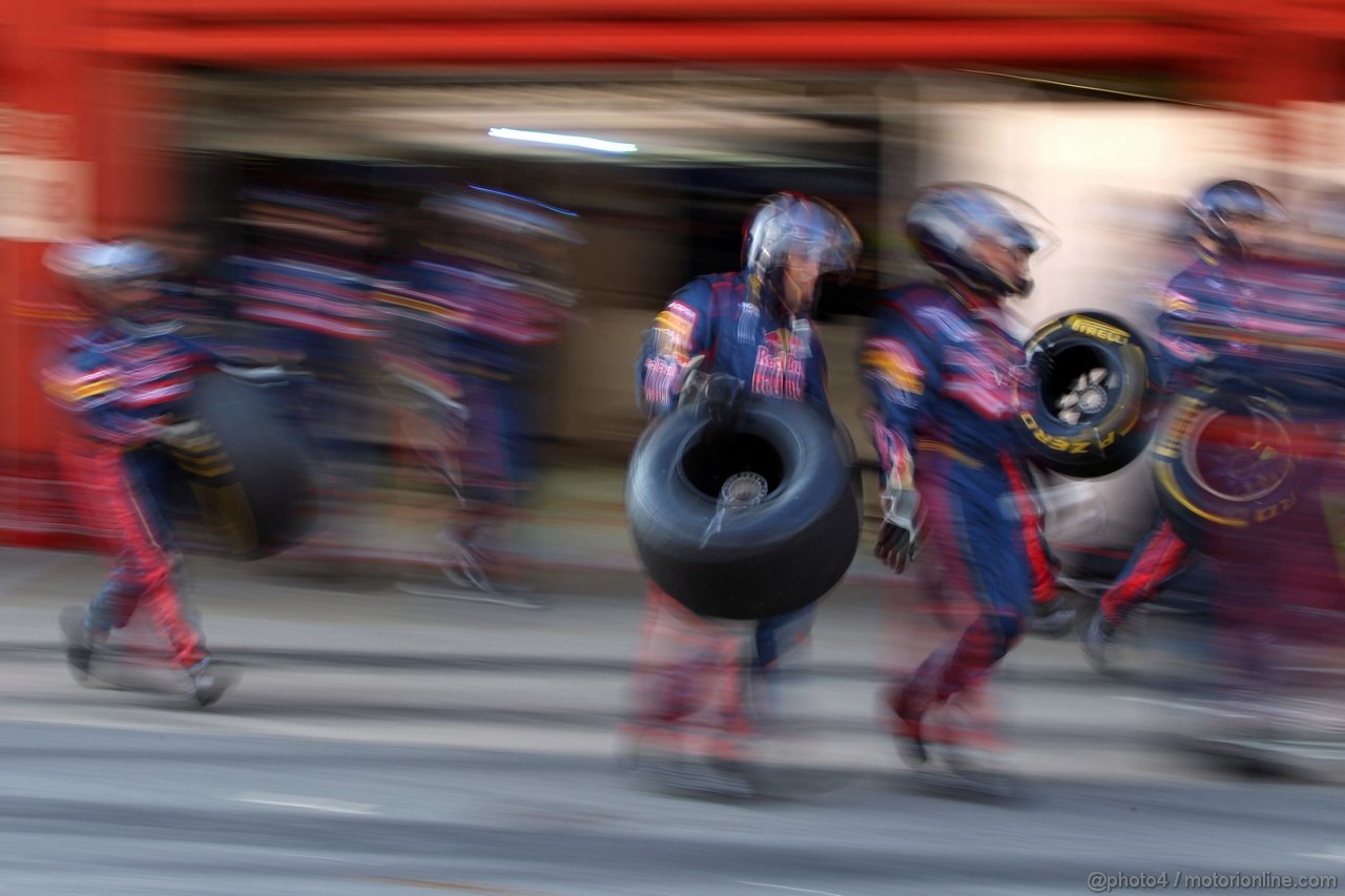 Barcelona Test Marzo 2012, 01.04.2012
Scuderia Toro Rosso meccanici 