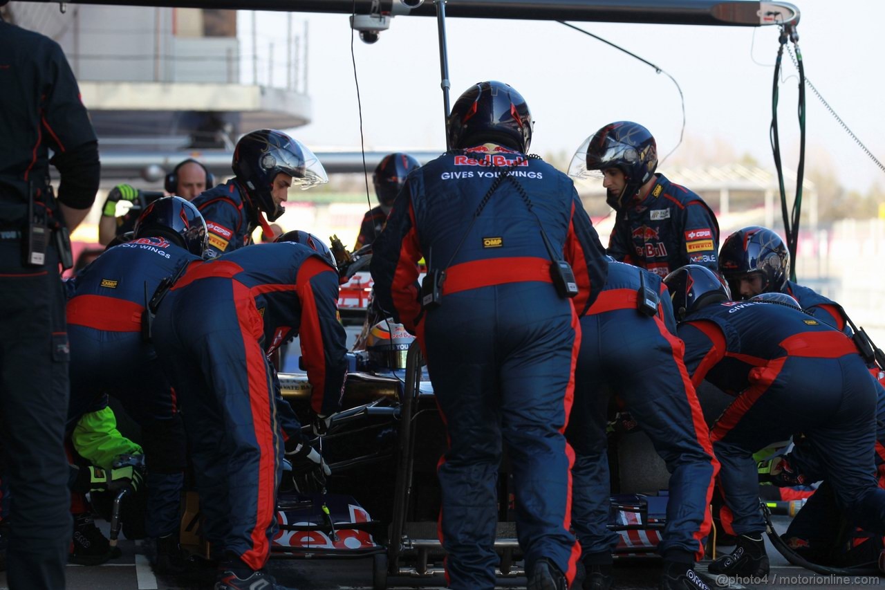 Barcelona Test Marzo 2012, 01.03.2012
Jean-Eric Vergne (FRA), Scuderia Toro Rosso pit stop 