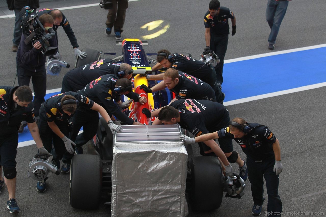 Barcelona Test Marzo 2012, 03.03.2012
Mark Webber (AUS), Red Bull Racing with a new exhaust system
