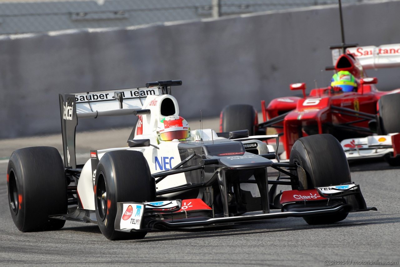 Barcelona Test Marzo 2012, 03.03.2012, Barcelona, Spain,
Sergio Perez (MEX), Sauber F1 Team davanti a Felipe Massa (BRA), Ferrari 