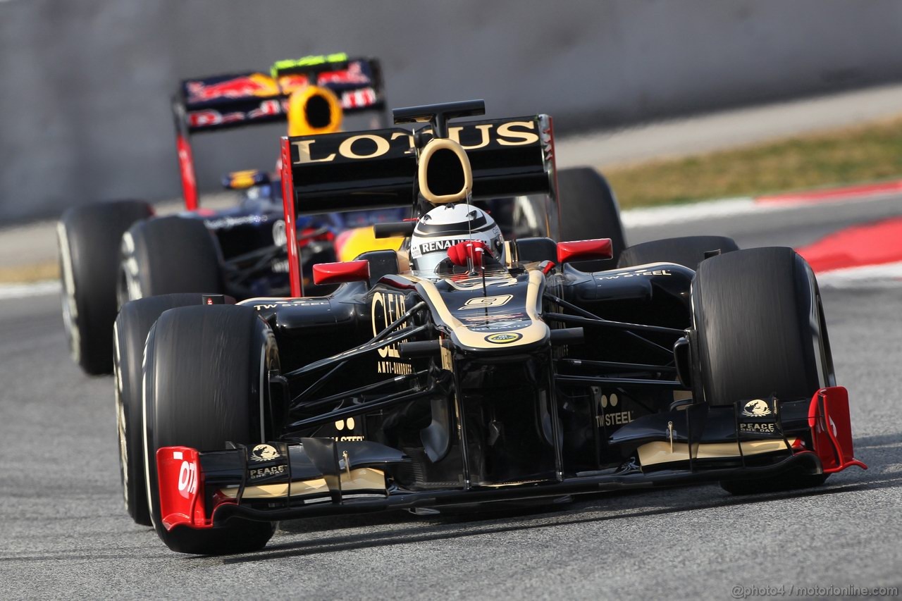 Barcelona Test Marzo 2012, 03.03.2012
Kimi Raikkonen, Lotus Renault F1 Team davanti a Mark Webber (AUS), Red Bull Racing 