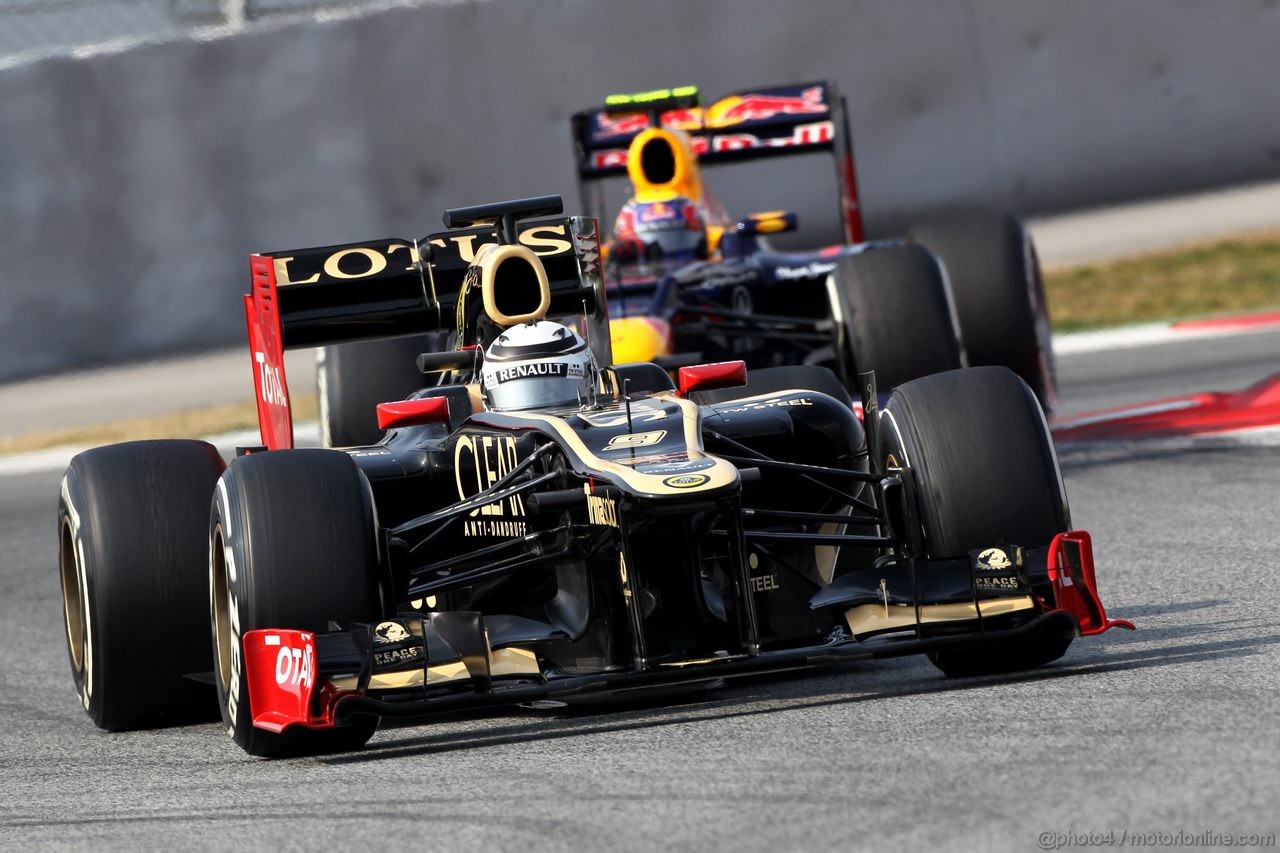 Barcelona Test Marzo 2012, 03.03.2012
Kimi Raikkonen, Lotus Renault F1 Team davanti a Mark Webber (AUS), Red Bull Racing 
