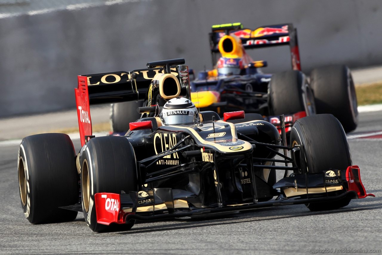 Barcelona Test Marzo 2012, 03.03.2012
Kimi Raikkonen, Lotus Renault F1 Team davanti a Mark Webber (AUS), Red Bull Racing