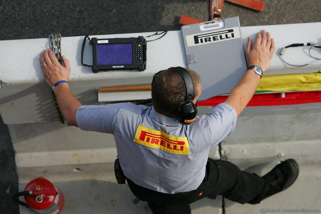 Barcelona Test Marzo 2012, 03.03.2012 Pirelli staff