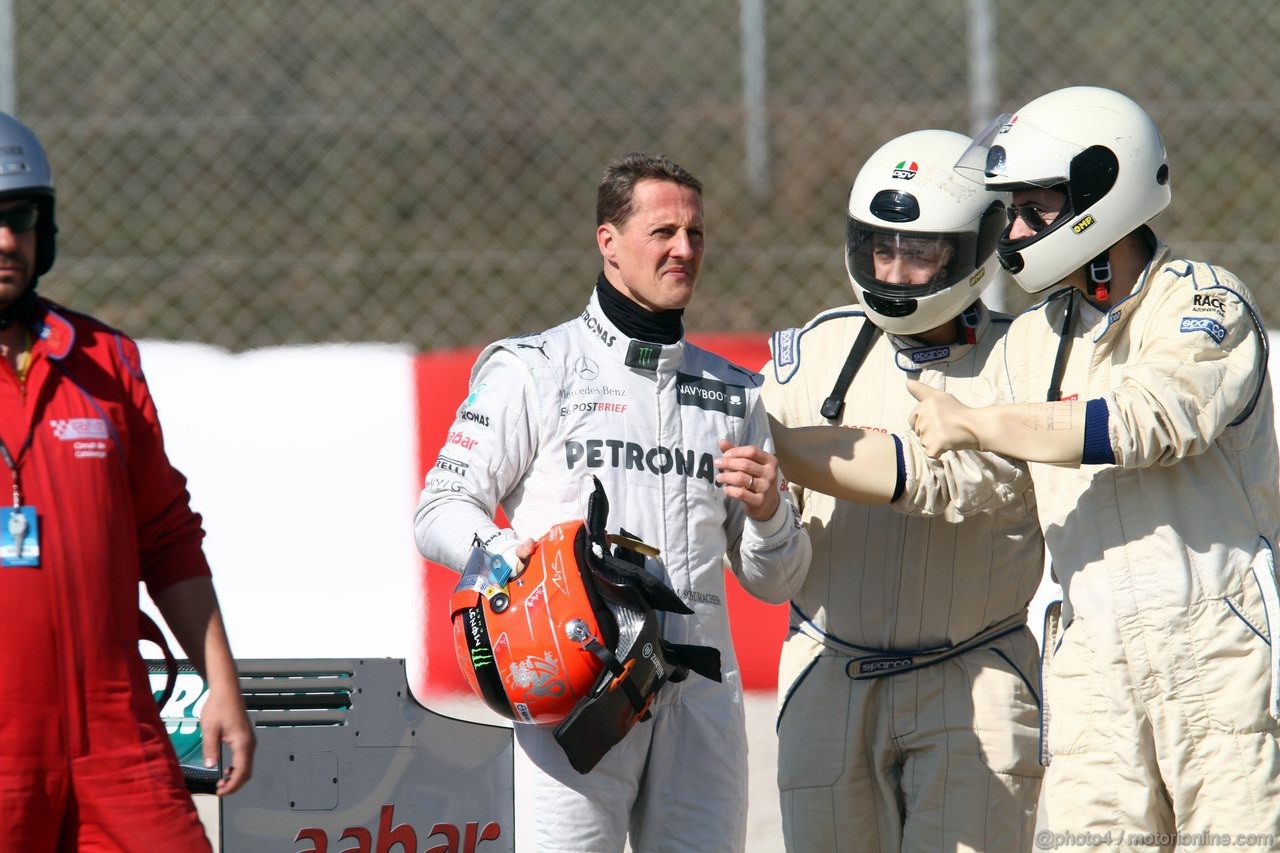 Barcelona Test Marzo 2012, 02.04.2012
Michael Schumacher (GER), Mercedes AMG Petronas in the gravel trap at turn 5 the hairpin 