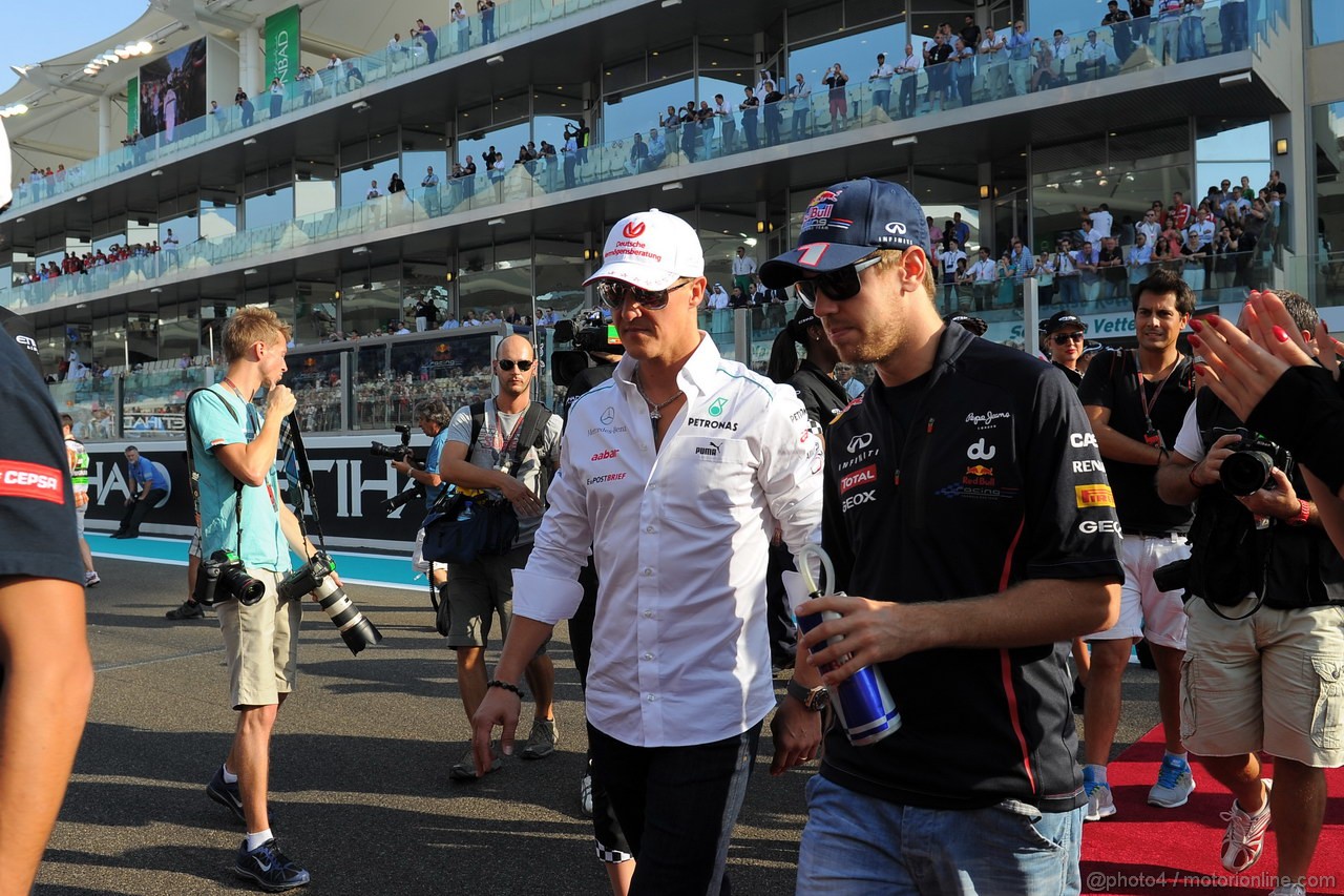 GP ABU DHABI, Drivers Parade: Sebastian Vettel (GER) Red Bull Racing RB8 e Michael Schumacher (GER) Mercedes AMG F1 W03