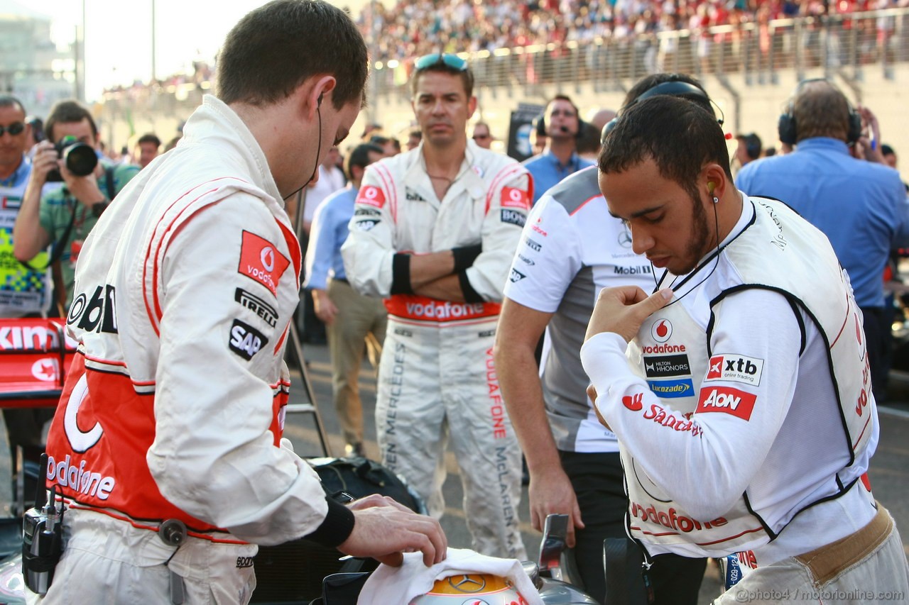 GP ABU DHABI, Gara: Lewis Hamilton (GBR) McLaren Mercedes MP4-27