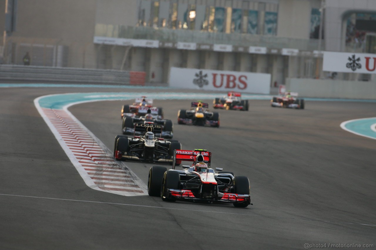 GP ABU DHABI, Gara: Lewis Hamilton (GBR) McLaren Mercedes MP4-27