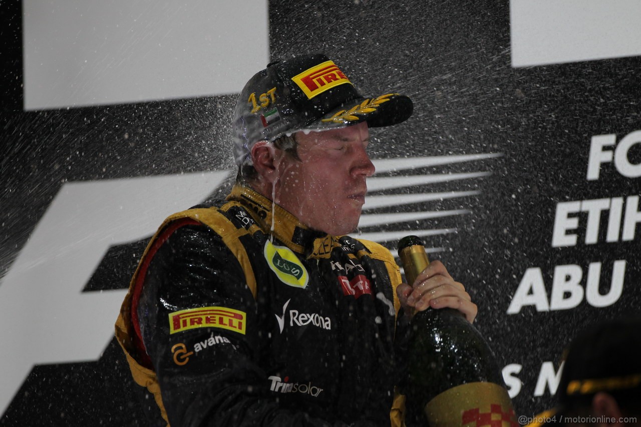 GP ABU DHABI, Podium: Kimi Raikkonen (FIN) Lotus F1 Team E20 (vincitore)